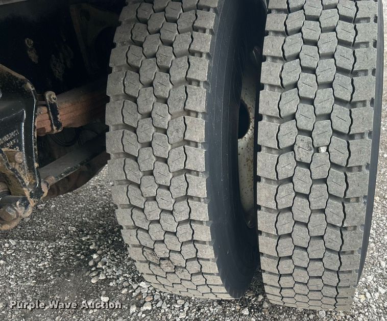 image for item KH9649 2015 Ford F650 Super Duty XLT  box truck