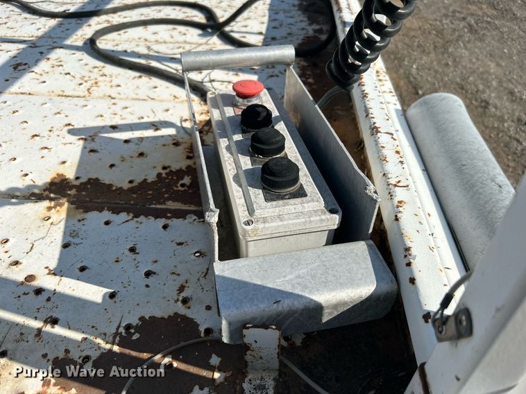 image for item KH9655 2007 Isuzu NPR HD  scissor lift truck