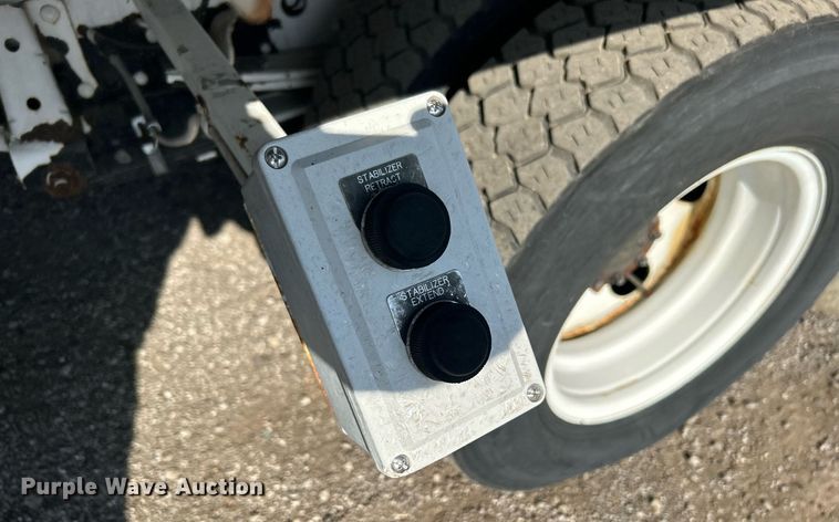 image for item KH9655 2007 Isuzu NPR HD  scissor lift truck