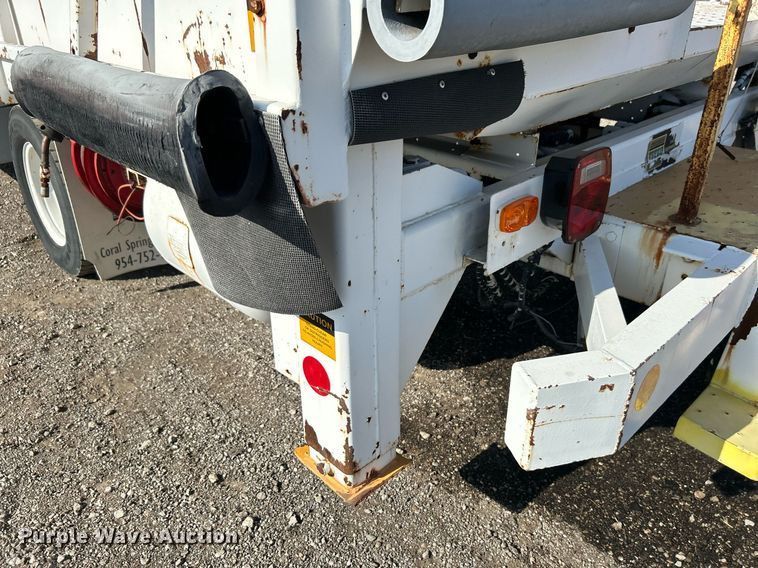 image for item KH9655 2007 Isuzu NPR HD  scissor lift truck