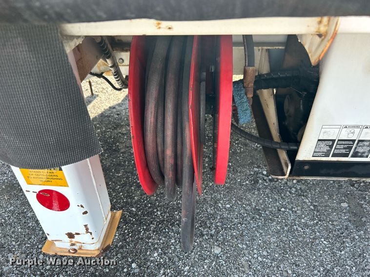 image for item KH9655 2007 Isuzu NPR HD  scissor lift truck