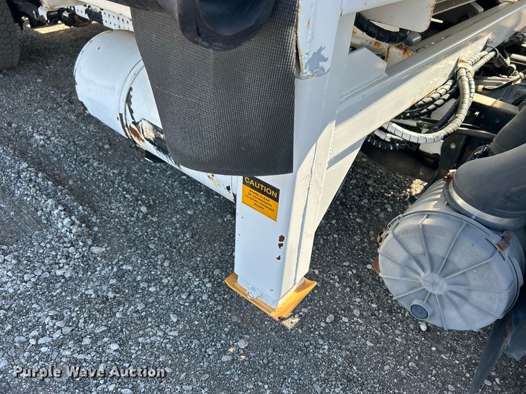 image for item KH9655 2007 Isuzu NPR HD  scissor lift truck