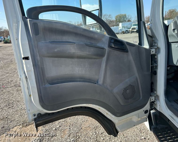 image for item KH9655 2007 Isuzu NPR HD  scissor lift truck