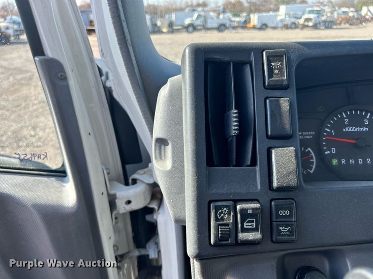 image for item KH9655 2007 Isuzu NPR HD  scissor lift truck