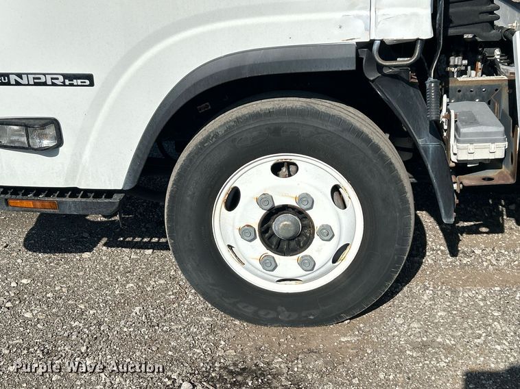 image for item KH9655 2007 Isuzu NPR HD  scissor lift truck