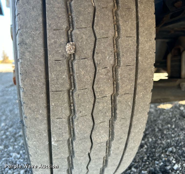 image for item KH9655 2007 Isuzu NPR HD  scissor lift truck