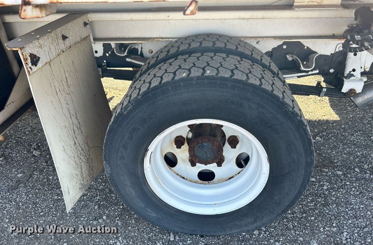 image for item KH9655 2007 Isuzu NPR HD  scissor lift truck