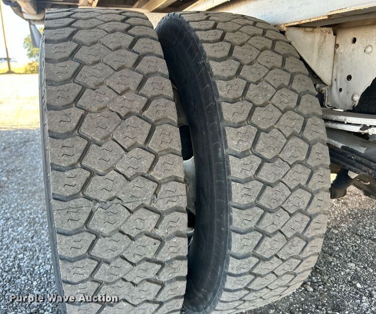 image for item KH9655 2007 Isuzu NPR HD  scissor lift truck