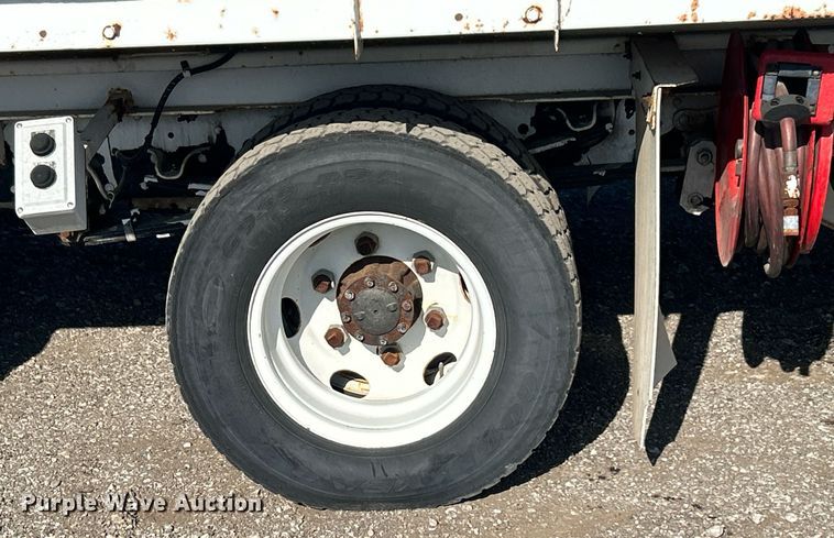 image for item KH9655 2007 Isuzu NPR HD  scissor lift truck