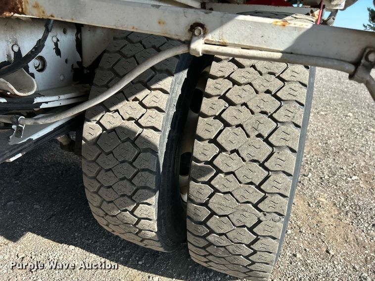 image for item KH9655 2007 Isuzu NPR HD  scissor lift truck