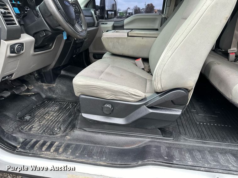 image for item KH9663 2017 Ford F450 XL  SuperCab flatbed truck