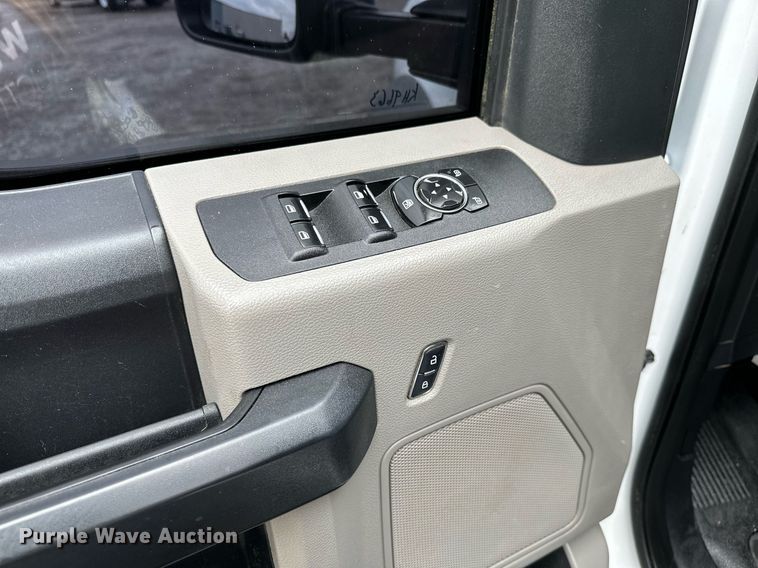 image for item KH9663 2017 Ford F450 XL  SuperCab flatbed truck