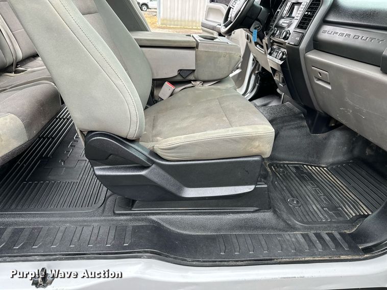 image for item KH9663 2017 Ford F450 XL  SuperCab flatbed truck