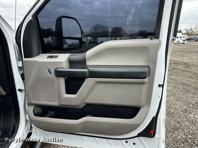 image for item KH9663 2017 Ford F450 XL  SuperCab flatbed truck