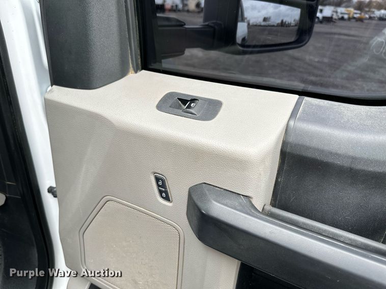 image for item KH9663 2017 Ford F450 XL  SuperCab flatbed truck