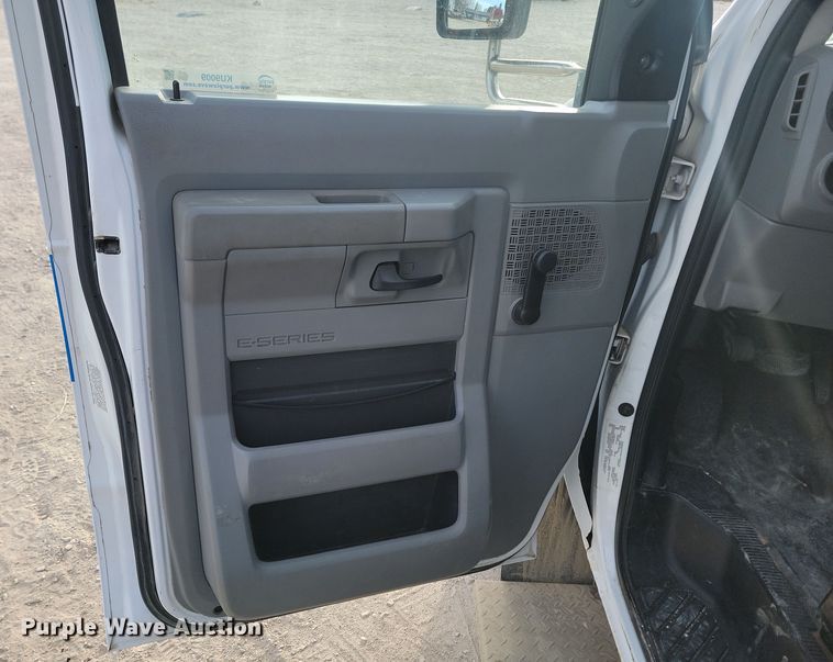 image for item KU9009 2010 Ford E450 El Dorado  shuttle bus