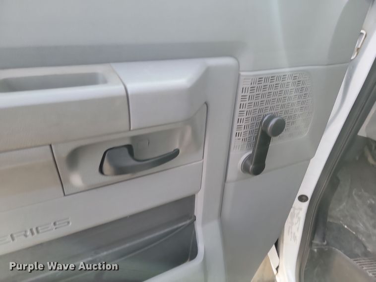 image for item KU9009 2010 Ford E450 El Dorado  shuttle bus