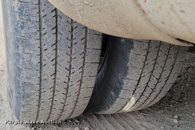 image for item KU9009 2010 Ford E450 El Dorado  shuttle bus