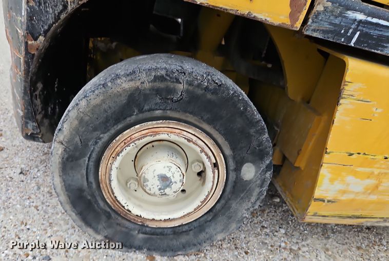 image for item LB9651 Yale GLP050R forklift