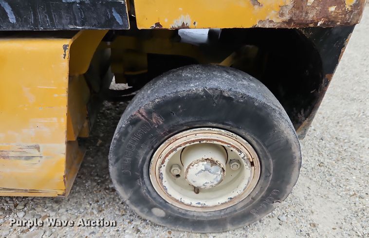 image for item LB9651 Yale GLP050R forklift