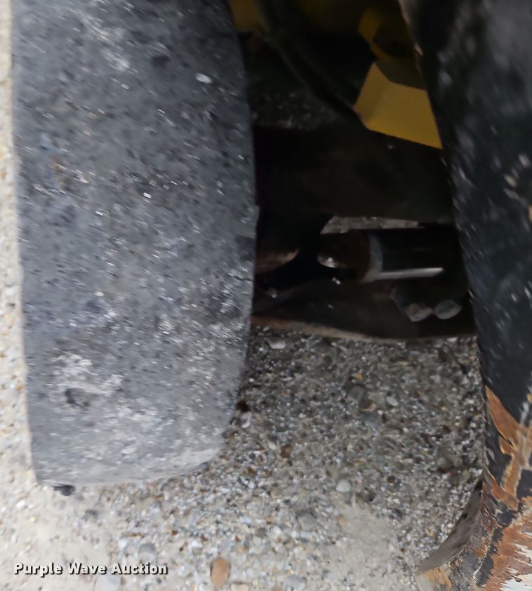 image for item LB9651 Yale GLP050R forklift