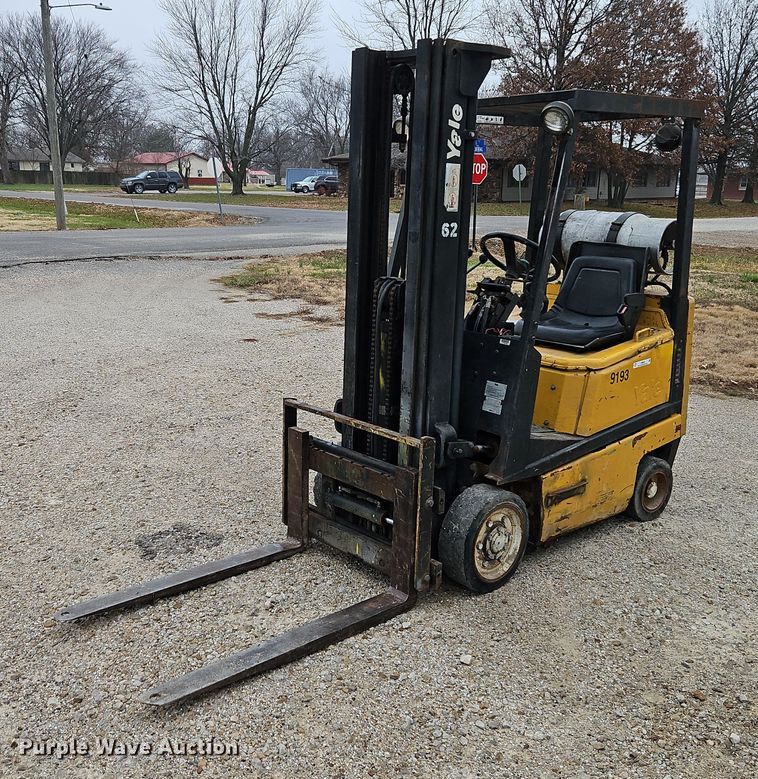 image for item LB9652 Yale GLC030CENUAE083 forklift