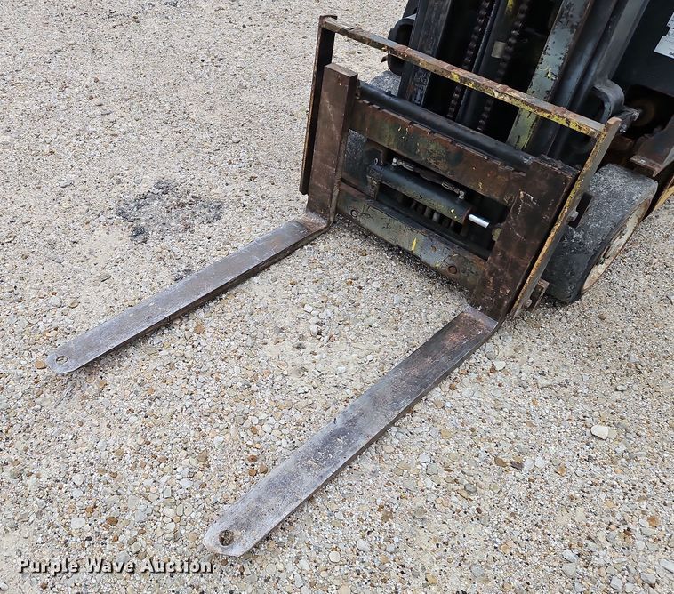 image for item LB9652 Yale GLC030CENUAE083 forklift