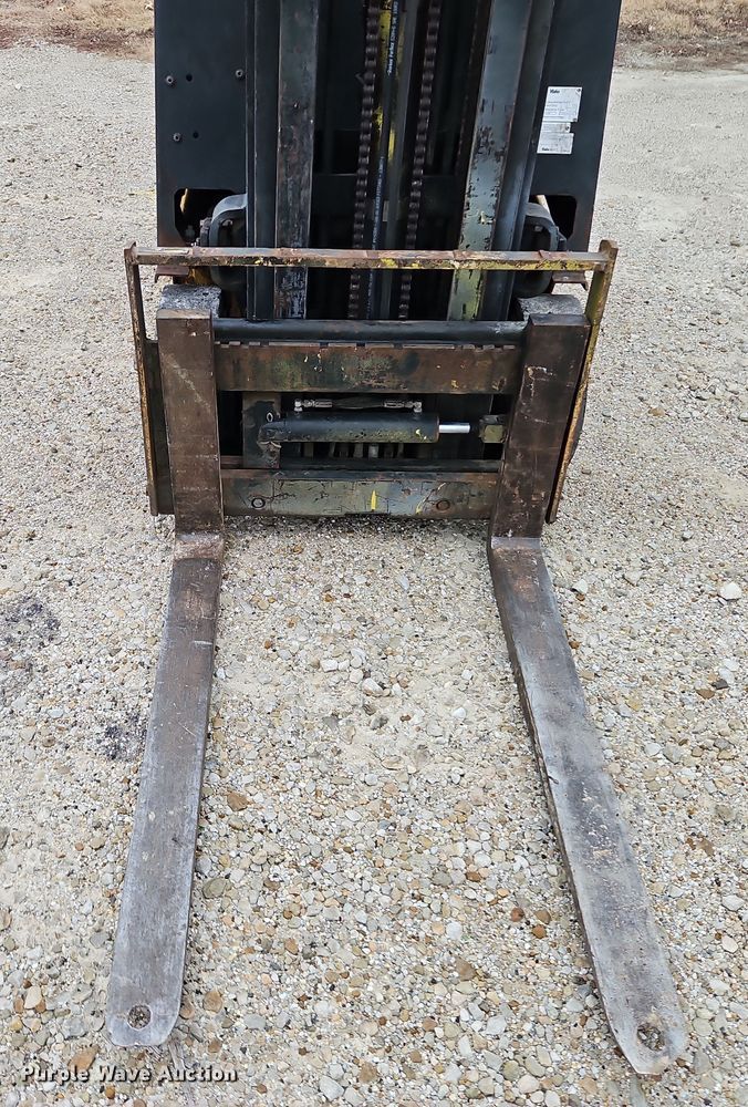 image for item LB9652 Yale GLC030CENUAE083 forklift