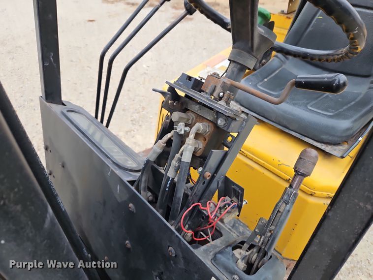 image for item LB9652 Yale GLC030CENUAE083 forklift