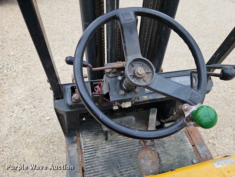 image for item LB9652 Yale GLC030CENUAE083 forklift