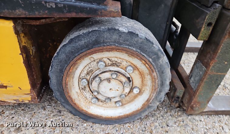 image for item LB9652 Yale GLC030CENUAE083 forklift