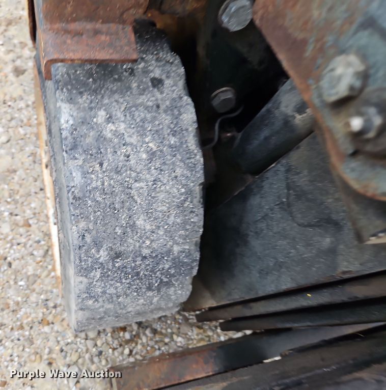 image for item LB9652 Yale GLC030CENUAE083 forklift