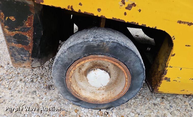 image for item LB9652 Yale GLC030CENUAE083 forklift