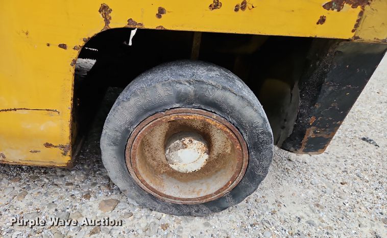 image for item LB9652 Yale GLC030CENUAE083 forklift