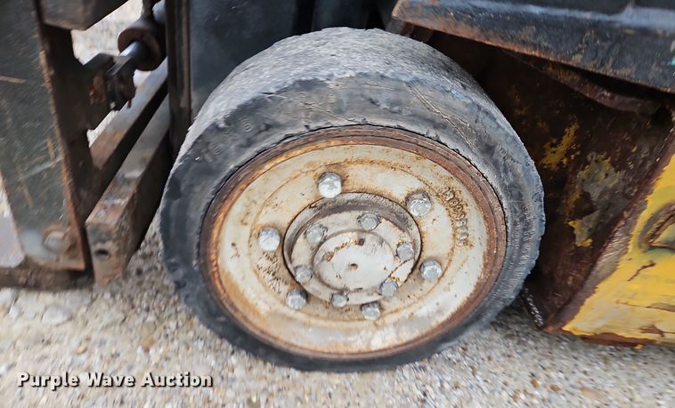 image for item LB9652 Yale GLC030CENUAE083 forklift