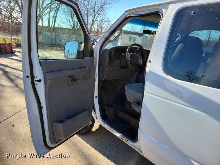 image for item LC9306 2008 Ford E350  van