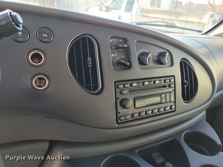 image for item LC9306 2008 Ford E350  van