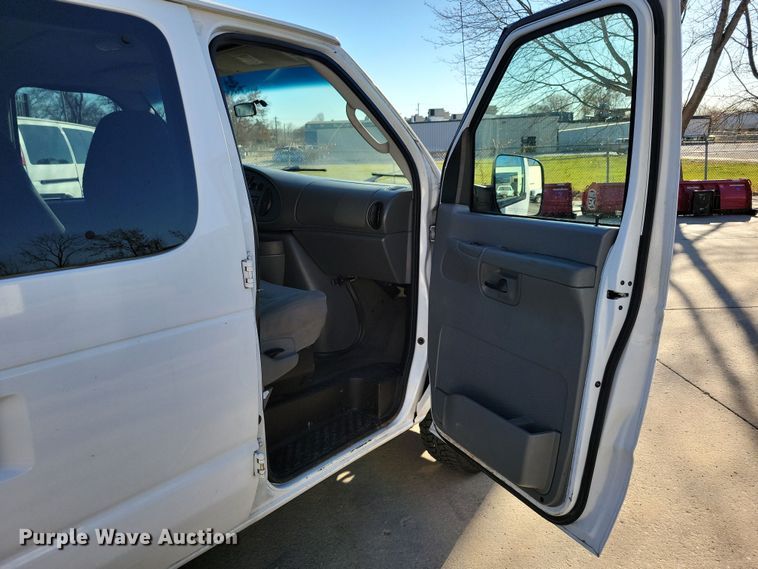 image for item LC9306 2008 Ford E350  van