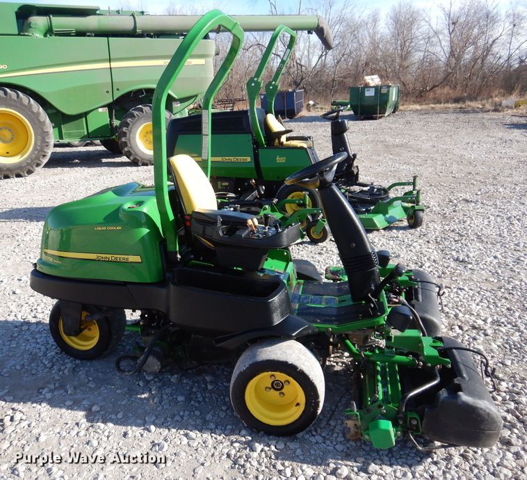 image for item LC9382 2007 John Deere 2500E Hybrid  greens mower