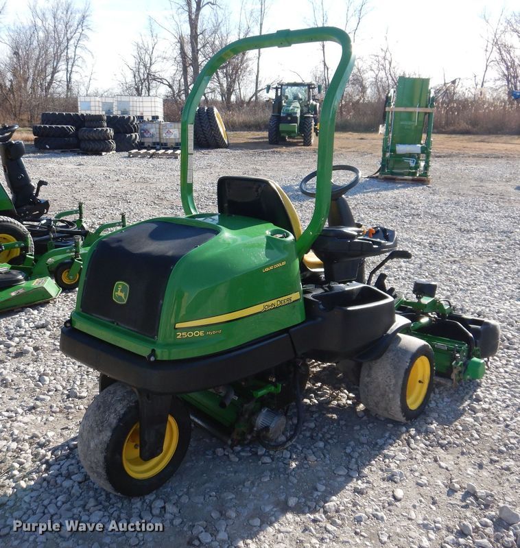 image for item LC9382 2007 John Deere 2500E Hybrid  greens mower