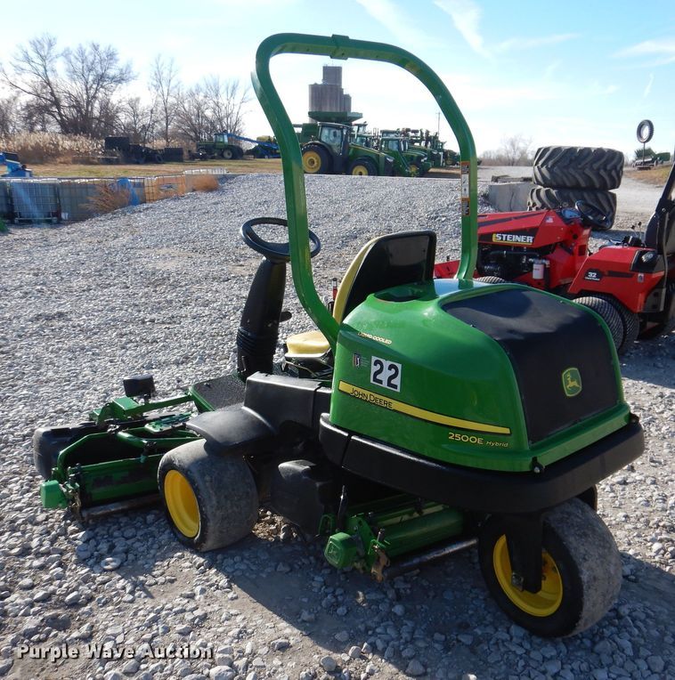 image for item LC9382 2007 John Deere 2500E Hybrid  greens mower