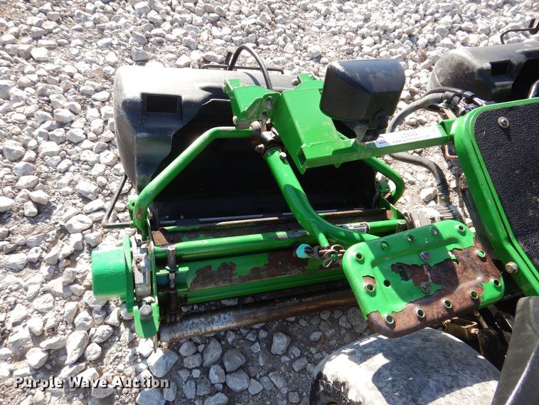 image for item LC9382 2007 John Deere 2500E Hybrid  greens mower