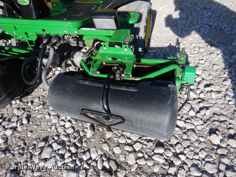 image for item LC9382 2007 John Deere 2500E Hybrid  greens mower