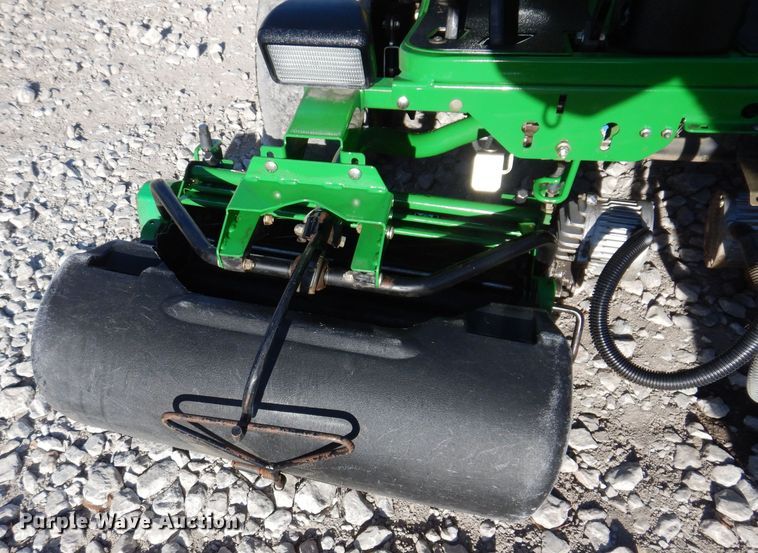 image for item LC9382 2007 John Deere 2500E Hybrid  greens mower