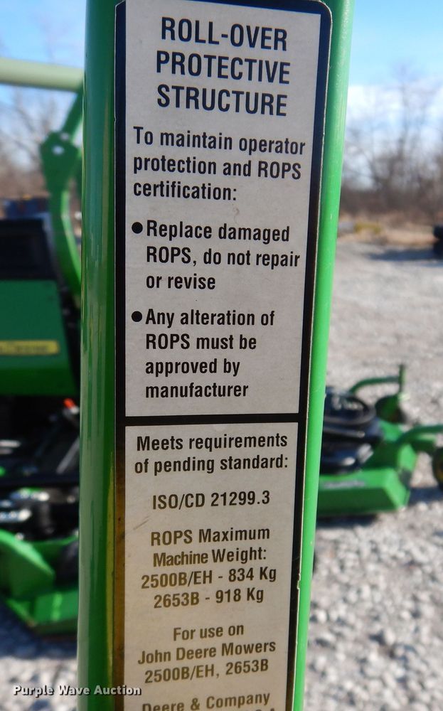 image for item LC9382 2007 John Deere 2500E Hybrid  greens mower