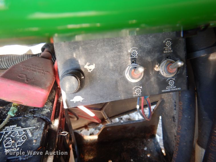 image for item LC9382 2007 John Deere 2500E Hybrid  greens mower