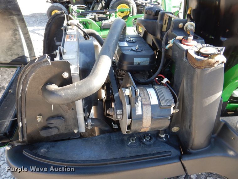 image for item LC9382 2007 John Deere 2500E Hybrid  greens mower