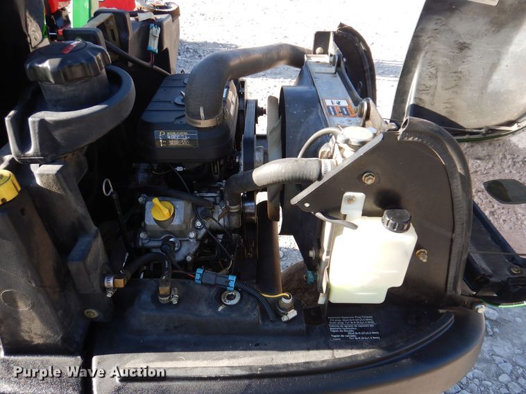 image for item LC9382 2007 John Deere 2500E Hybrid  greens mower