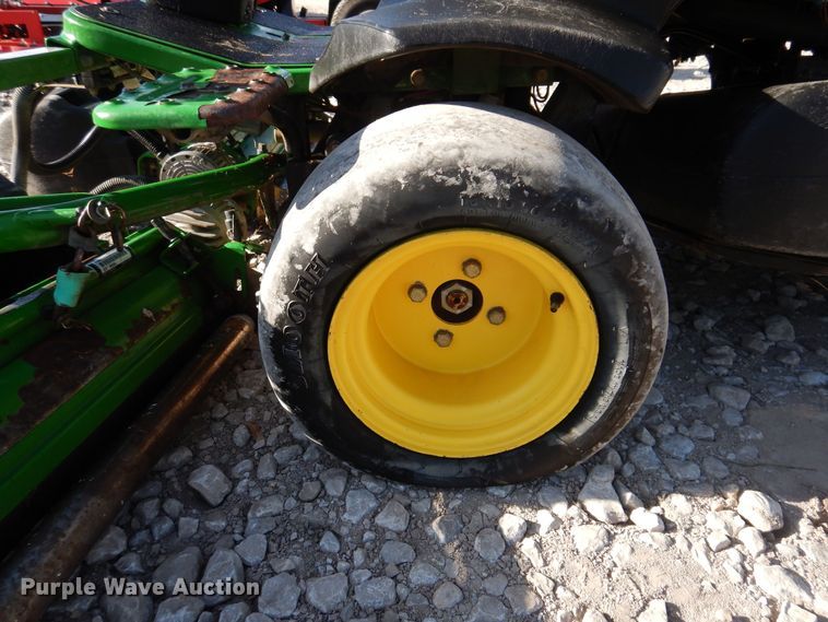 image for item LC9382 2007 John Deere 2500E Hybrid  greens mower