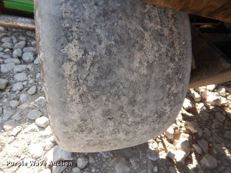 image for item LC9382 2007 John Deere 2500E Hybrid  greens mower